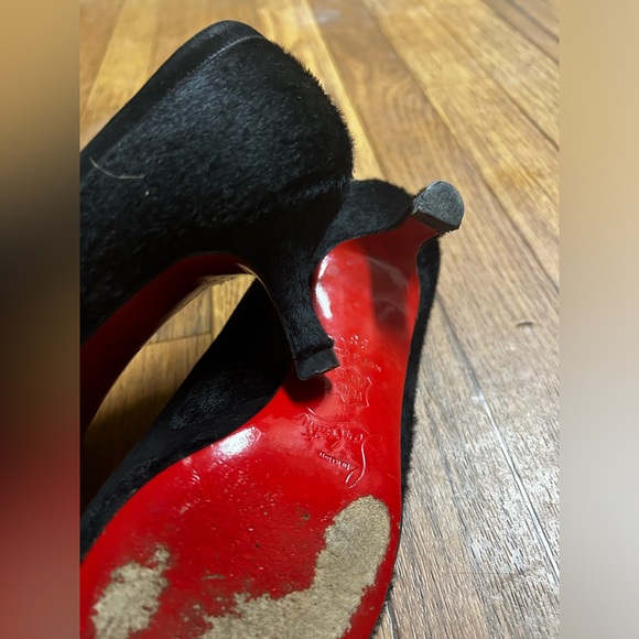Christian Louboutin - Picture 4 of 7